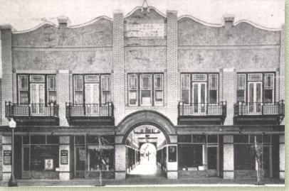 Historic photograph of the Rhodesbilt Arcade facade shortly after it was built in the 1920s